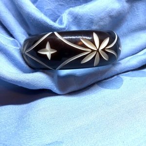 🥰🥰 2 for $20-VTG Carved Wood Look Plastic Bangle
